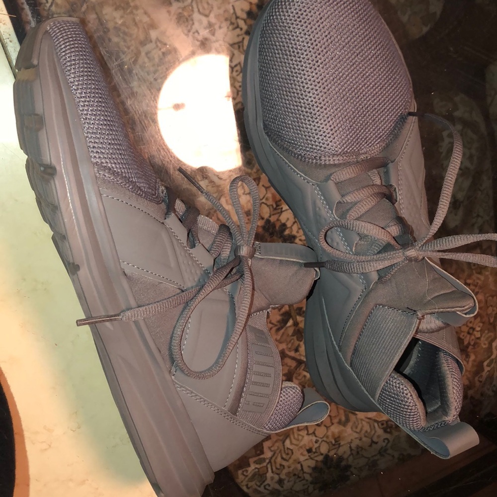Puma sneakers 7.5